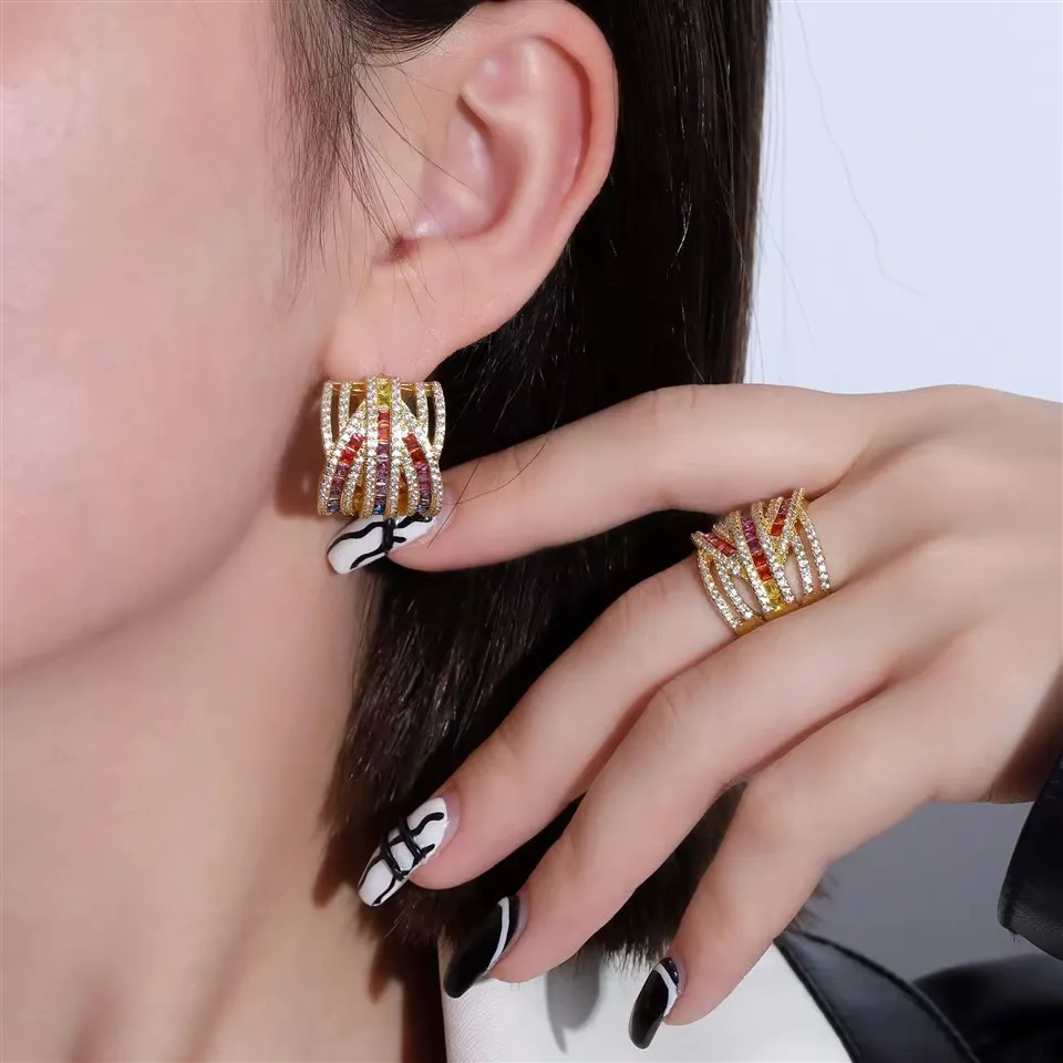 जिक्रोन अंगूठी बालियां सेट